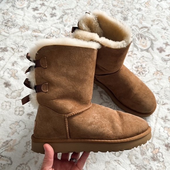 UGG Shoes - UGG Bailey Bow Boots Brown Women’s Size 9 Faux Fur Lined Chestnut Double Bow